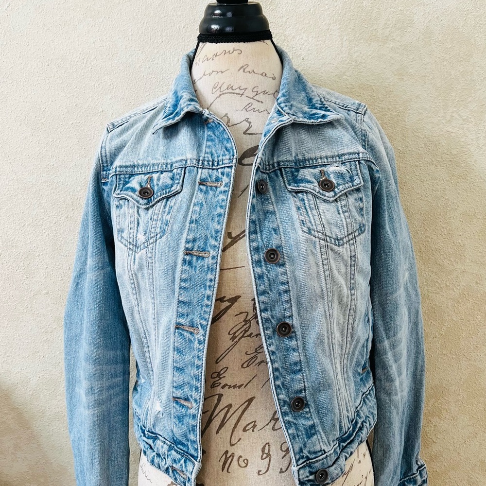 Stylus Jean Jacket Boutique women’s small (fits more like XS), great condition
